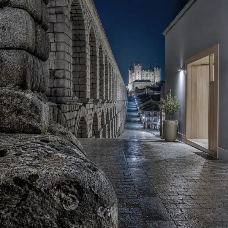Qué hacer en Segovia por la noche: planes, zonas y hoteles para disfrutarla a pie